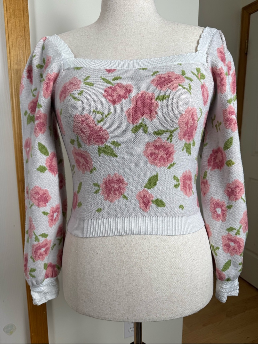 Off-the-Shoulder Floral Knit Sweater in Light Gray and Pink